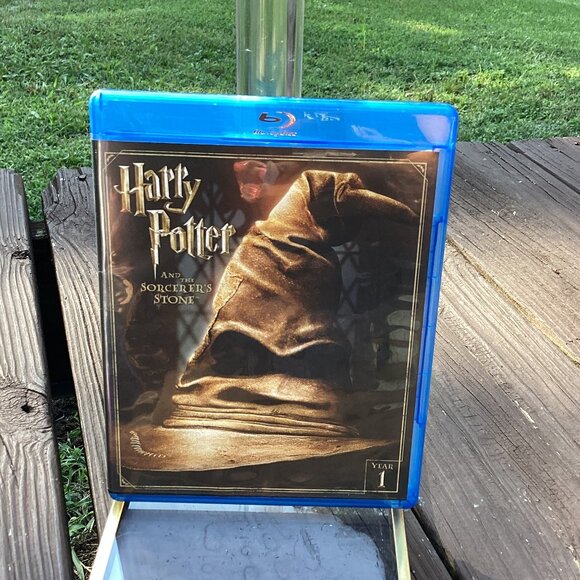 Harry Potter and the Sorcerer's Stone Blu-Ray Disc Year 1 Movie - Picture 1 of 4